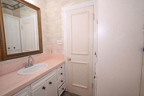 Tiny photo for 2801 Avenue I, Bay City, TX 77414 (MLS # 19049627)