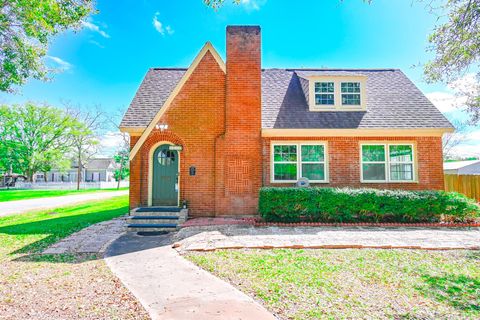 Tiny photo for 2801 Avenue I, Bay City, TX 77414 (MLS # 19049627)