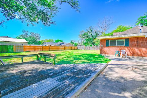 Tiny photo for 2801 Avenue I, Bay City, TX 77414 (MLS # 19049627)