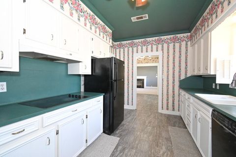 Tiny photo for 2801 Avenue I, Bay City, TX 77414 (MLS # 19049627)