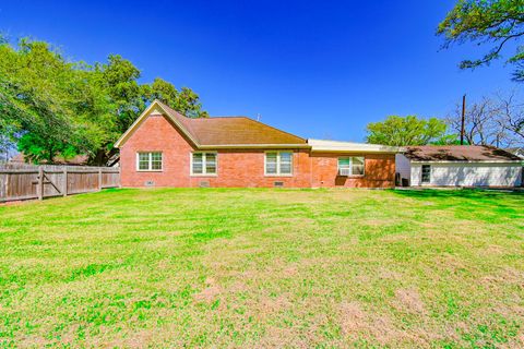 Tiny photo for 2801 Avenue I, Bay City, TX 77414 (MLS # 19049627)