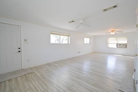 Tiny photo for 2801 Avenue I, Bay City, TX 77414 (MLS # 19049627)