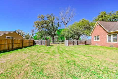 Tiny photo for 2801 Avenue I, Bay City, TX 77414 (MLS # 19049627)