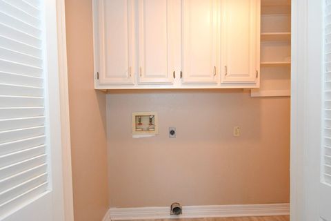 Tiny photo for 2801 Avenue I, Bay City, TX 77414 (MLS # 19049627)