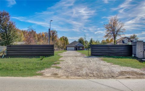 Photo of 898 Road 3556, Cleveland, TX 77327 (MLS # 60313533)