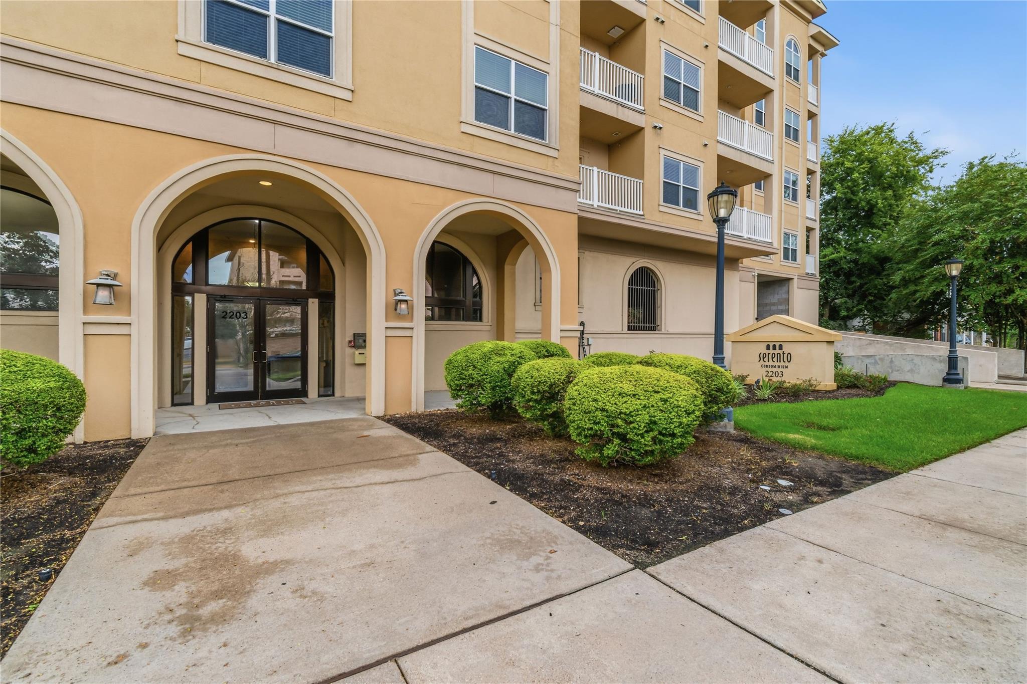 2203 Dorrington Street 309