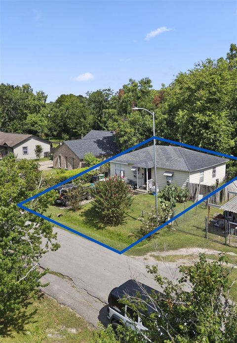 Photo of 5101 Pederson Street, Houston, TX 77033 (MLS # 64295644)