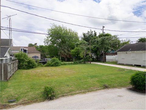 Photo of 1510 40th Street, Galveston, TX 77550 (MLS # 55384993)