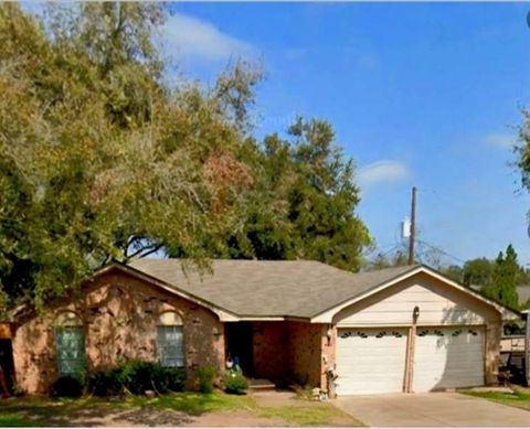 Photo of 315 University Street, Wharton, TX 77488 (MLS # 33192322)