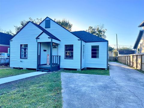 Photo of 516 Munger Street, Pasadena, TX 77506 (MLS # 55159968)