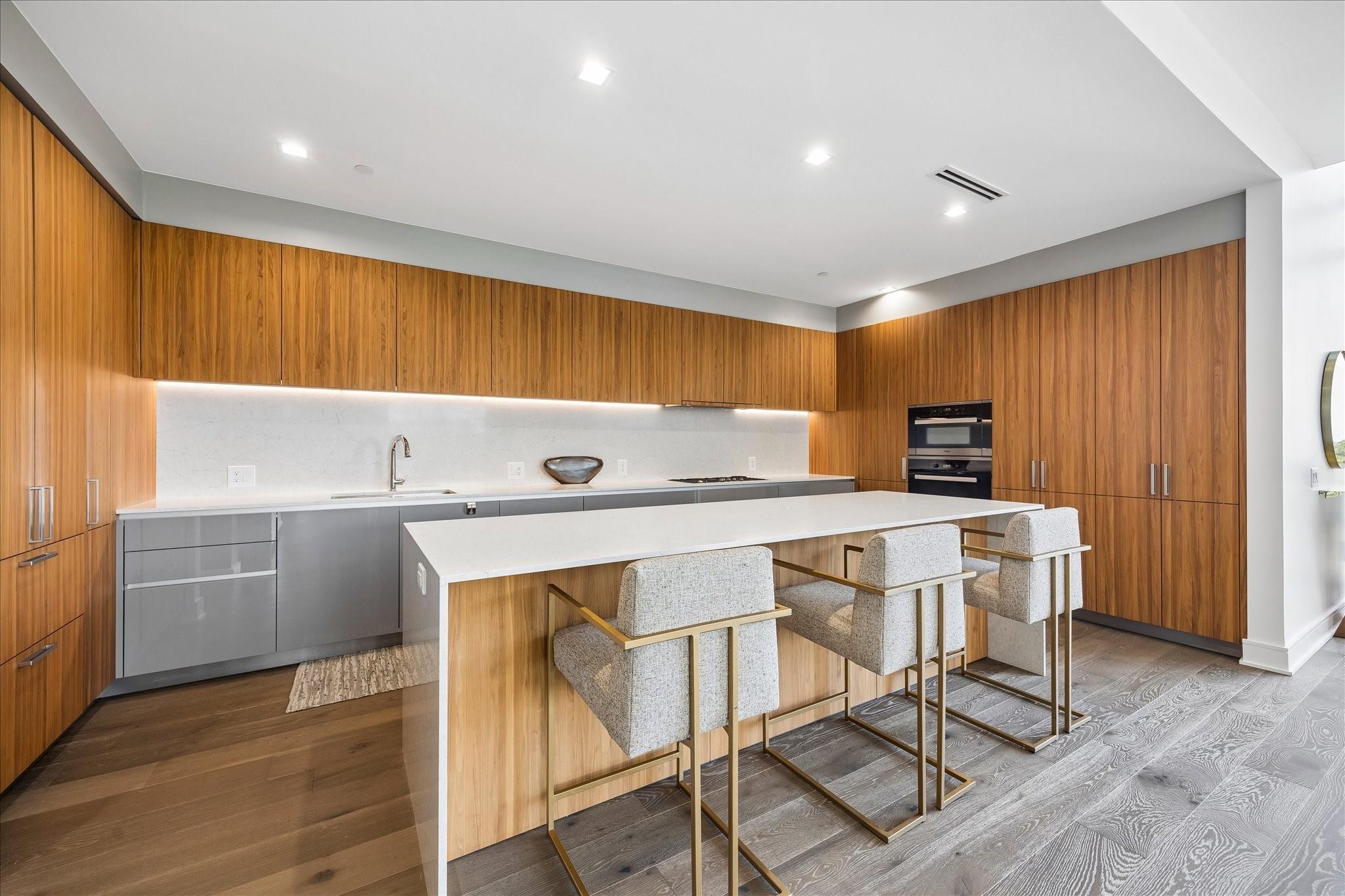 5104 Caroline Street 403