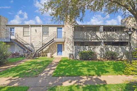 Photo of 9700 Leawood Boulevard #1214, Houston, TX 77099 (MLS # 89294195)