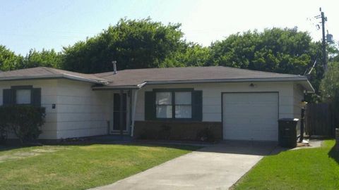 Photo of 19 Lyncrest Drive, Galveston, TX 77550 (MLS # 97400174)