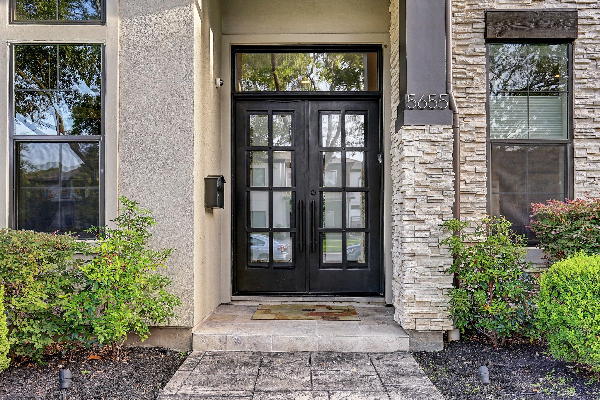 5655 Locke Lane