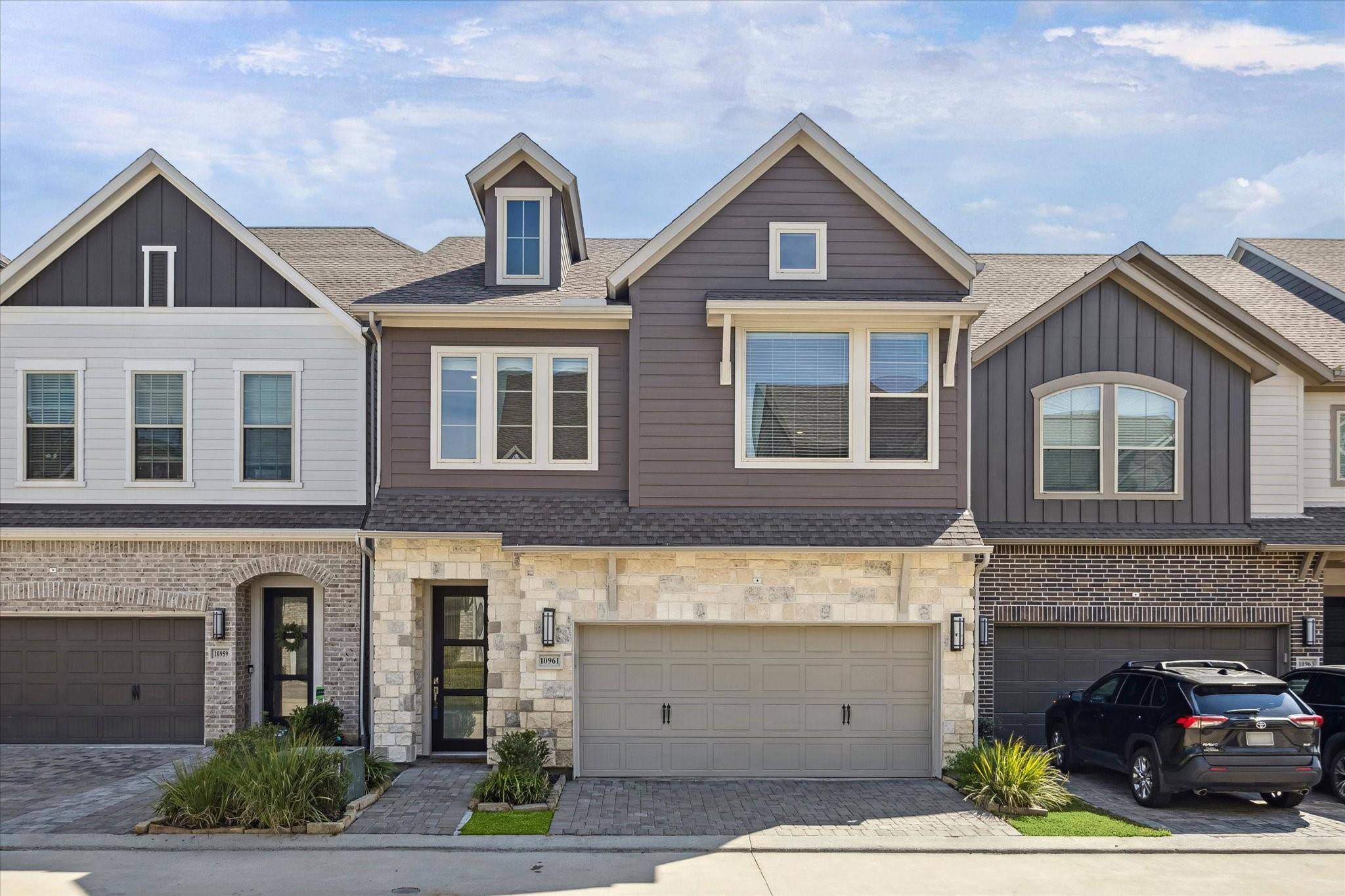 10961 Hewitt Cliff Lane