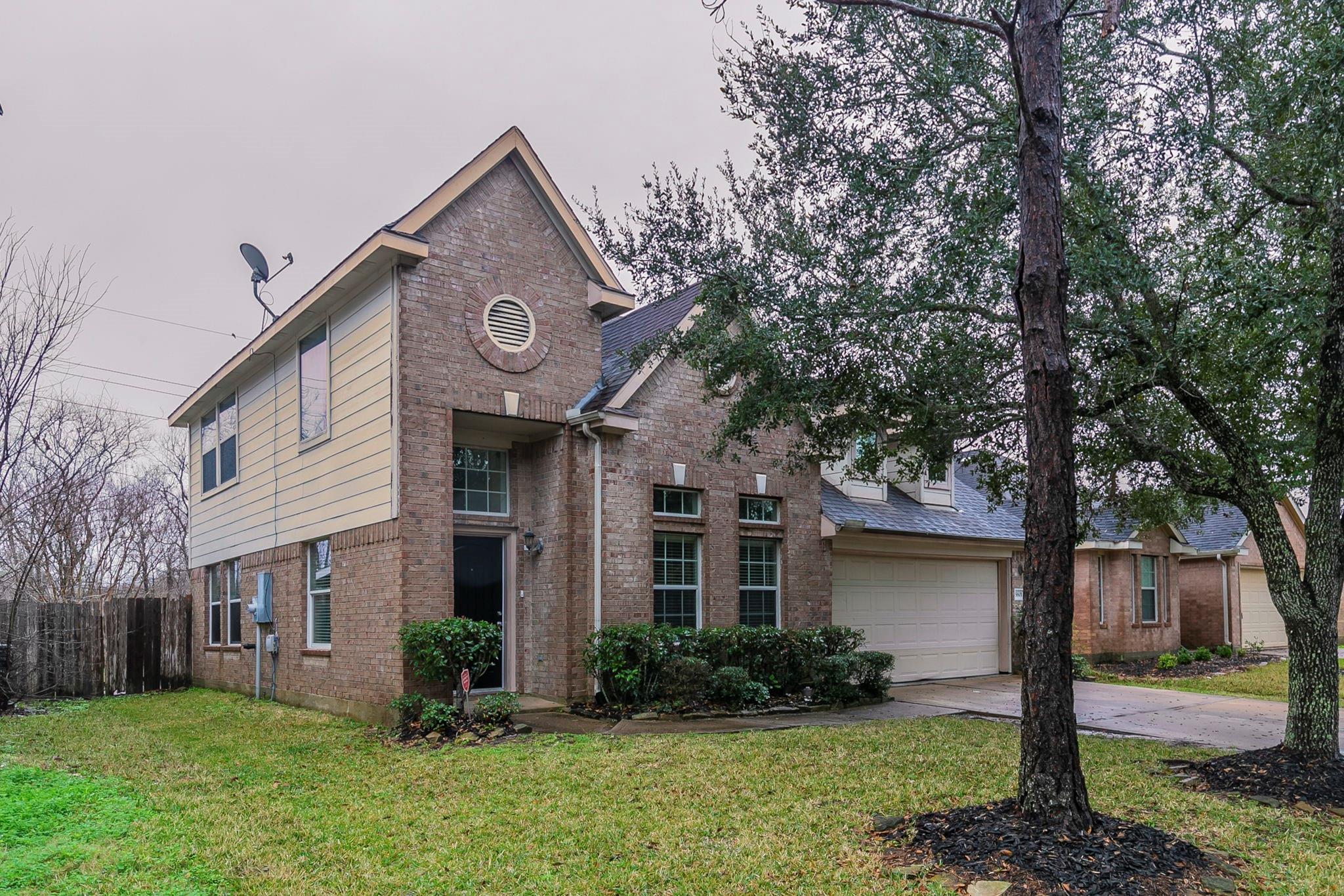 5601 Savannah Woods Lane
