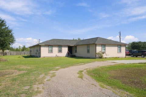 Photo of 536 Agnes Street, El Campo, TX 77437 (MLS # 82556998)