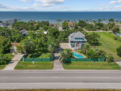 Photo of 2564 E Bayshore Drive, Dickinson, TX 77539 (MLS # 10802782)