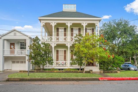 Photo of 701 12th Street, Galveston, TX 77550 (MLS # 3337013)