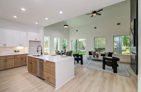 Photo of 1802 Rollingwood Drive, Huntsville, TX 77340 (MLS # 20178225)