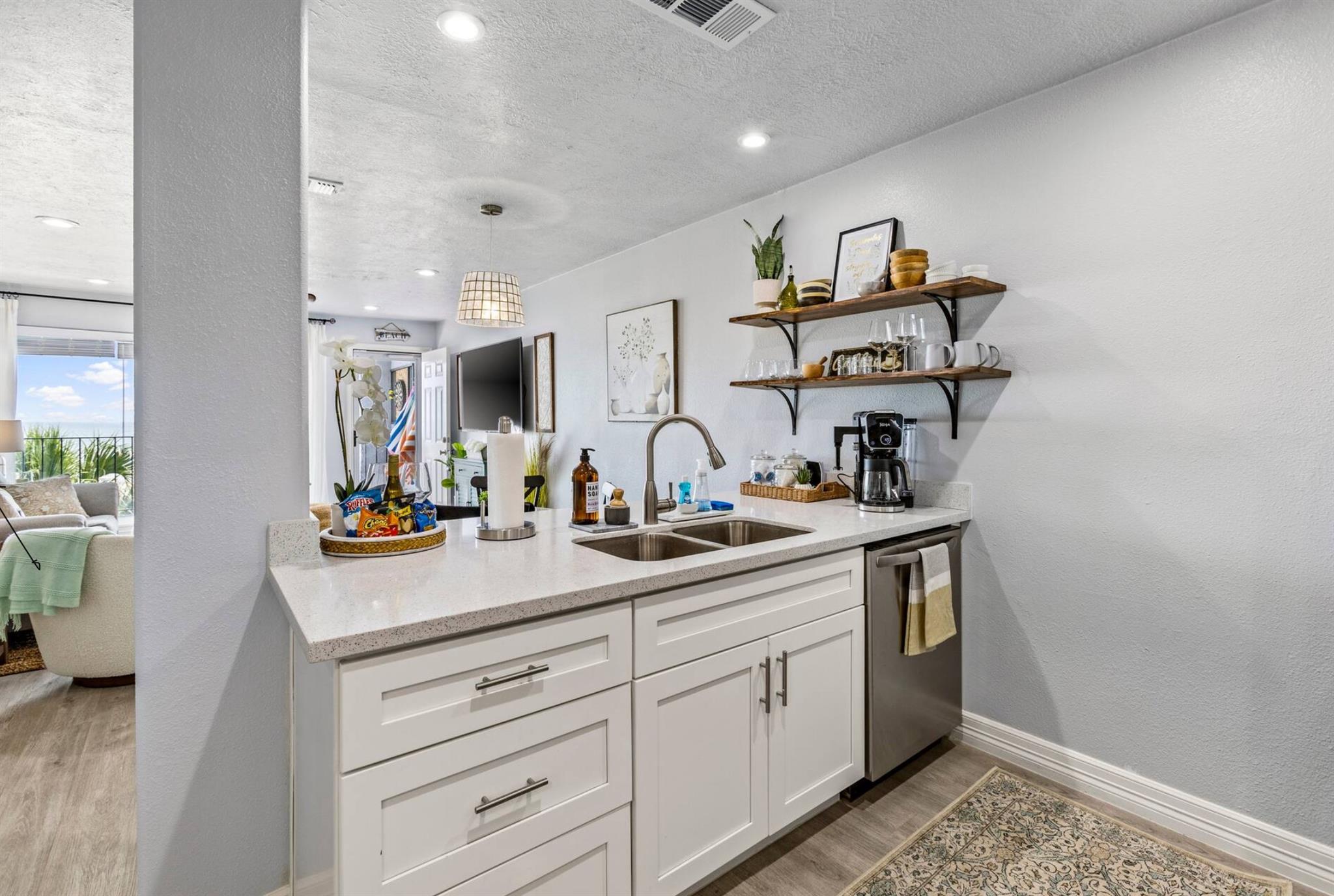7600 Seawall Boulevard 208
