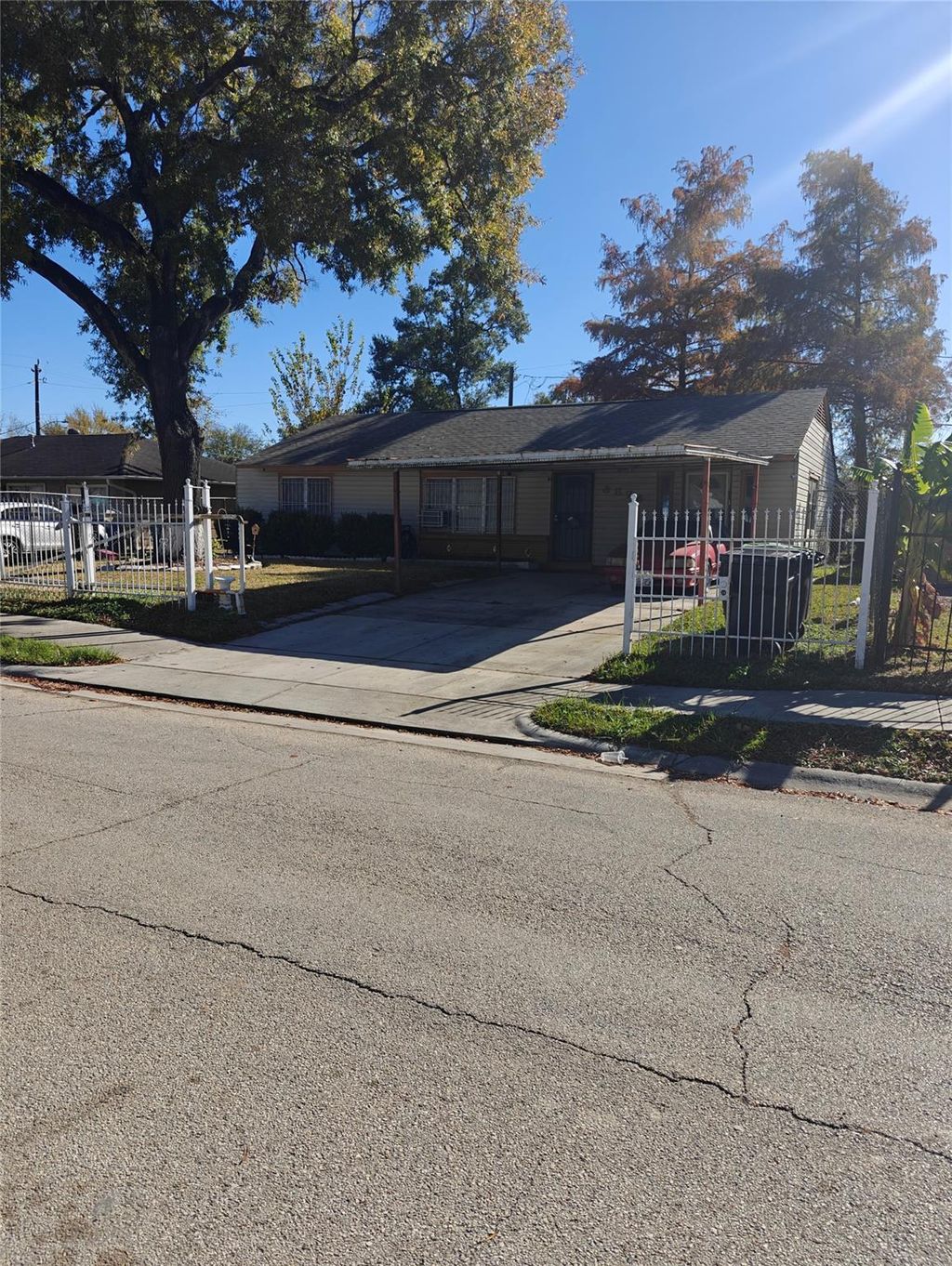 Photo of 5874 Westover Street, Houston, TX 77033 (MLS # 67072552)