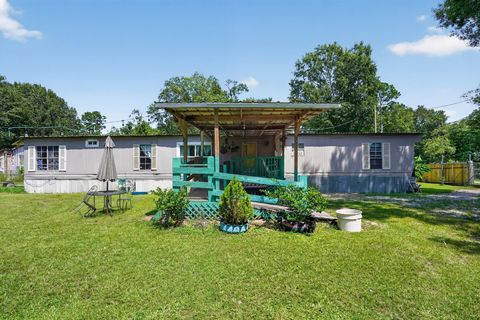 Photo of 11 June Lane, Shepherd, TX 77371 (MLS # 64730920)