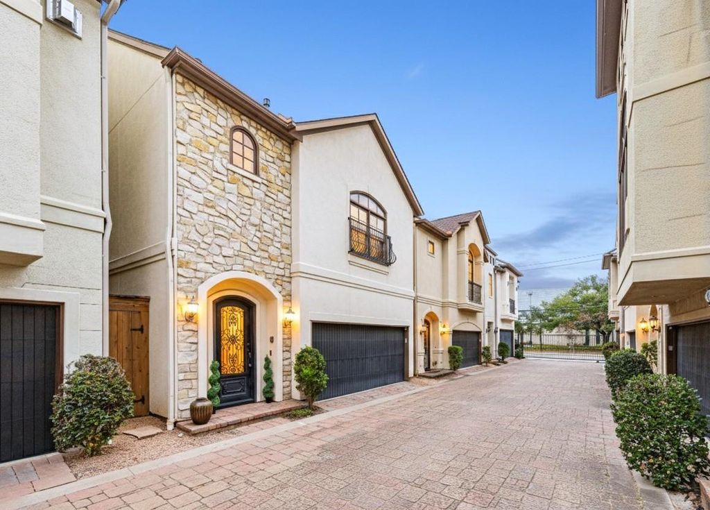 Photo of 1408 Alabama Street, Houston, TX 77004 (MLS # 85352361)