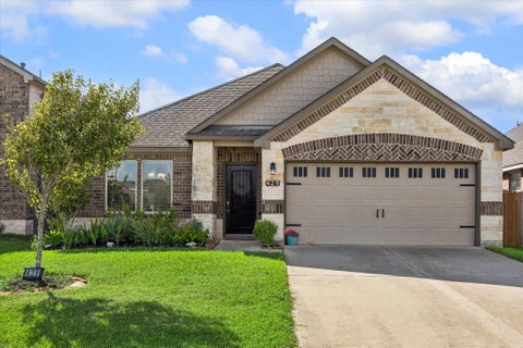 Photo of 429 Lake Line Drive, Alvin, TX 77511 (MLS # 74193598)