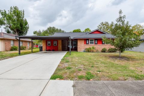 Photo of 2914 Dragonwick Drive, Houston, TX 77045 (MLS # 46457442)