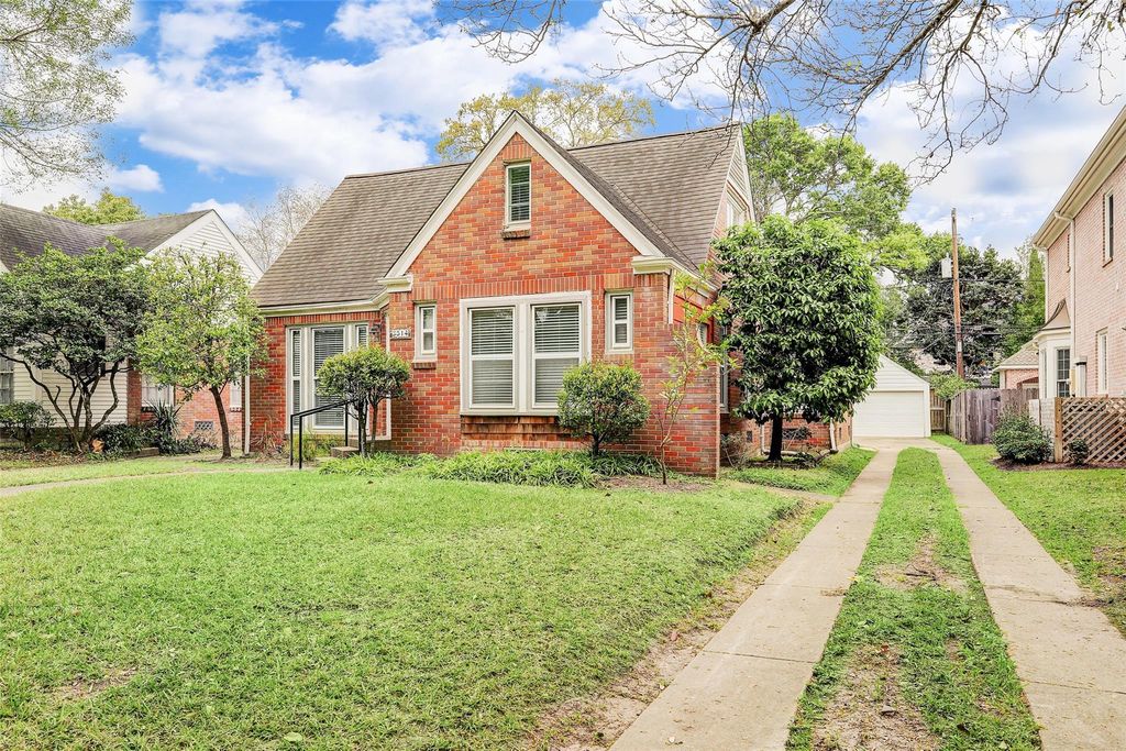 Photo of 3514 Plumb Street, West University, TX 77005 (MLS # 82886739)