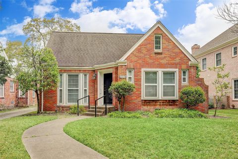 Photo of 3514 Plumb Street, West University, TX 77005 (MLS # 82886739)
