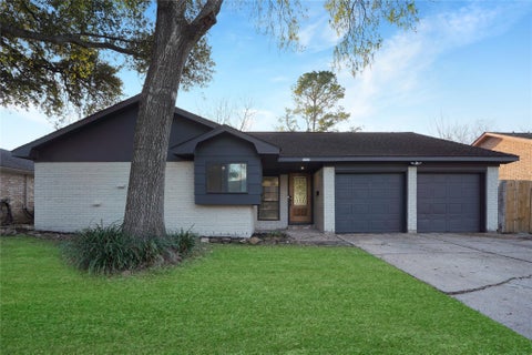 Photo of 11822 S Perry Avenue, Houston, TX 77071 (MLS # 15123227)