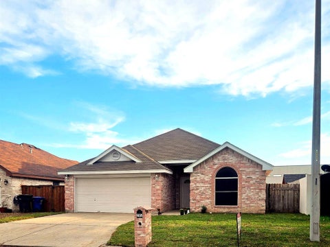 Homes For Sale - 2701 Quamasia Avenue<br/> McAllen, TX 78504