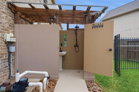 Tiny photo for 2300 Halls Creek Court, Friendswood, TX 77546 (MLS # 31919889)