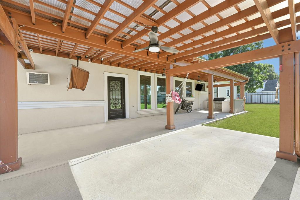 Photo of 509 Joan Of Arc Drive, Hempstead, TX 77445 (MLS # 10057519)