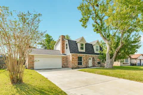 Photo of 107 Maple Street, Lake Jackson, TX 77566 (MLS # 82805244)