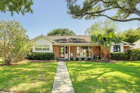 Photo of 5635 Portal Drive, Houston, TX 77096 (MLS # 4215058)