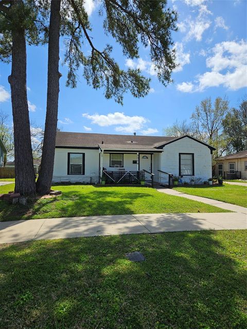 Photo of 5026 Marietta Lane, Houston, TX 77021 (MLS # 75159170)