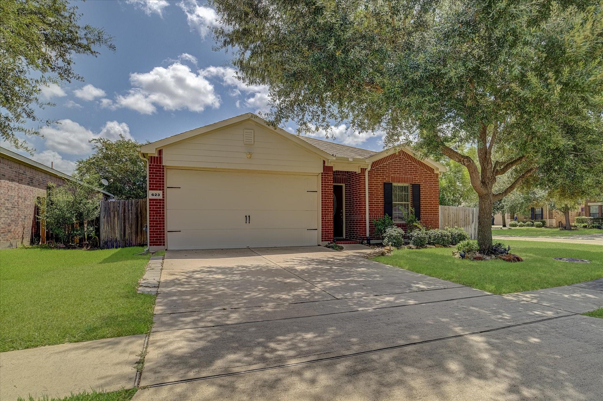 623 W Newport Bend