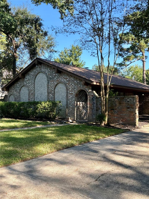 Homes For Sale - 5927 Theall Road<br/> Houston, TX 77066