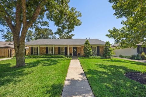Photo of 2411 Stoney Brook Drive, Houston, TX 77063 (MLS # 24180010)
