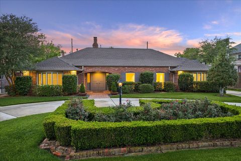Photo of 242 Maple Valley Road, Houston, TX 77056 (MLS # 63211014)