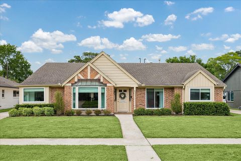 Photo of 1006 Cheshire Lane, Houston, TX 77018 (MLS # 38820166)
