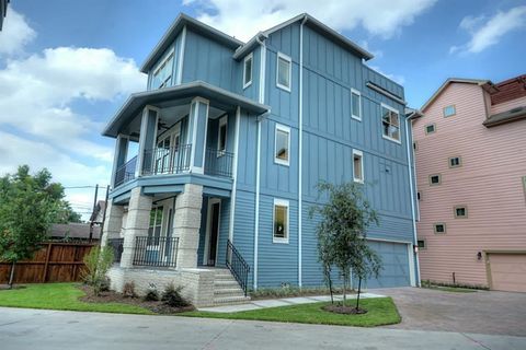 Photo of 550 Oxford Street, Houston, TX 77007 (MLS # 67494003)