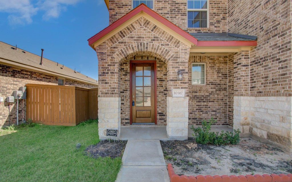 Photo of 10317 Russell Pines Drive, Rosharon, TX 77583 (MLS # 98213530)