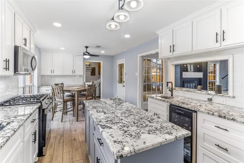 Tiny photo for 105 Poinciana Street Street, Lake Jackson, TX 77566 (MLS # 49515180)