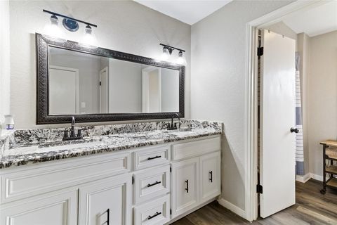 Tiny photo for 105 Poinciana Street Street, Lake Jackson, TX 77566 (MLS # 49515180)