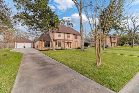 Tiny photo for 105 Poinciana Street Street, Lake Jackson, TX 77566 (MLS # 49515180)