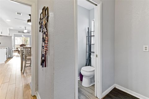 Tiny photo for 105 Poinciana Street Street, Lake Jackson, TX 77566 (MLS # 49515180)